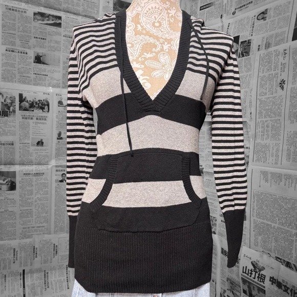 Derek Heart Black Gray Striped Knit Hoodie V Neck Kangaroo Pocket Y2K Skater L - Picture 1 of 3